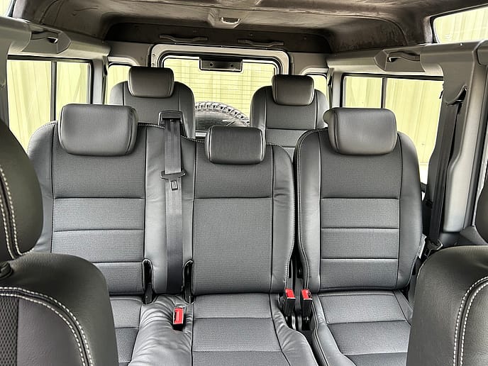 Land Rover Defender 110 XS Station Wagon 7-Seater - Gallery image 26