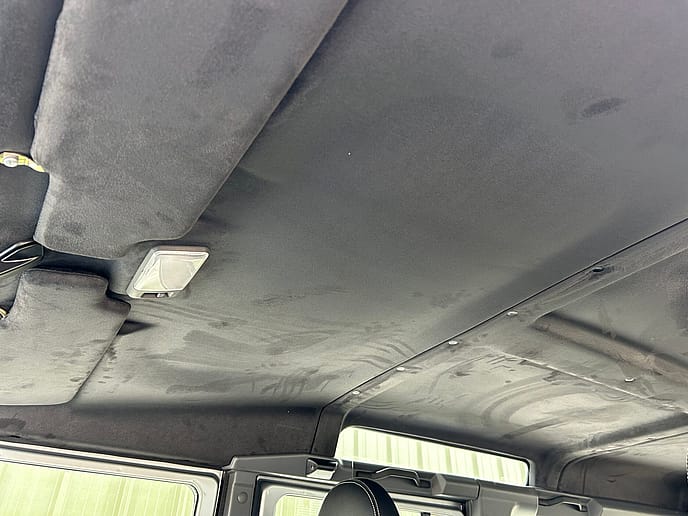 Land Rover Defender 110 XS Station Wagon 7-Seater - Gallery image 27
