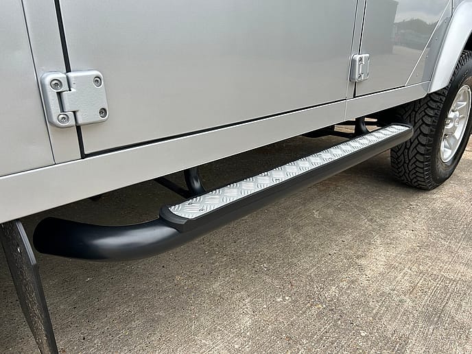 Land Rover Defender 110 XS Station Wagon 7-Seater - Gallery image 29