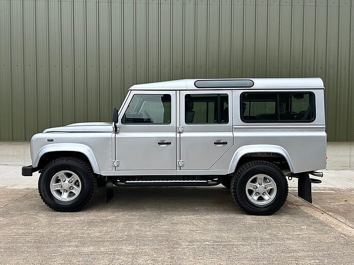 Land Rover Defender 110 XS Station Wagon 7-Seater - Gallery image 4