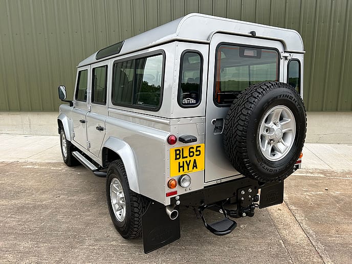 Land Rover Defender 110 XS Station Wagon 7-Seater - Gallery image 6