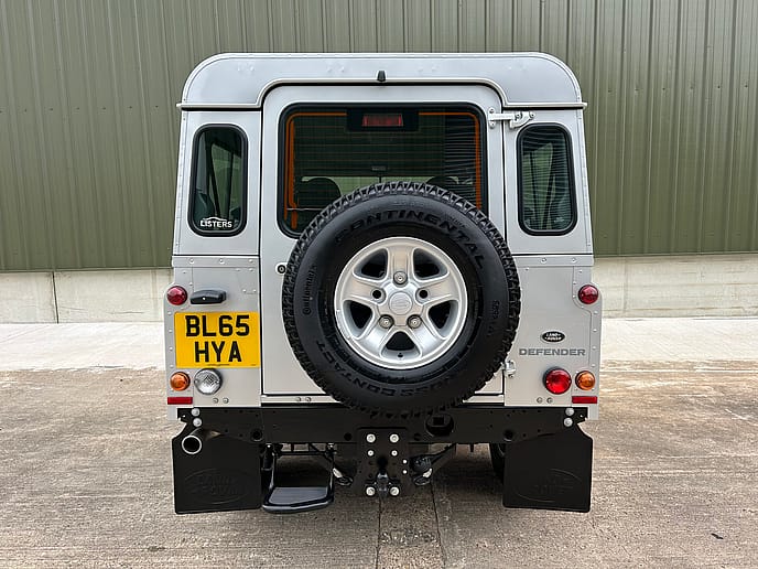 Land Rover Defender 110 XS Station Wagon 7-Seater - Gallery image 8