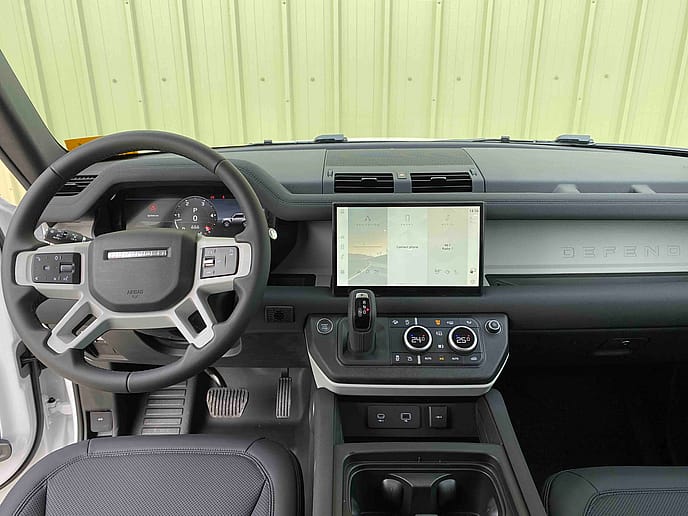 Land Rover: Defender 90 D240 S LHD - Gallery image 14