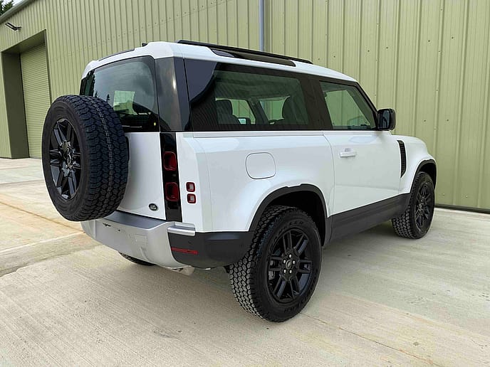 Land Rover: Defender 90 D240 S LHD - Gallery image 5