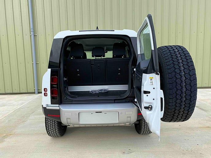Land Rover: Defender 90 D240 S LHD - Gallery image 8