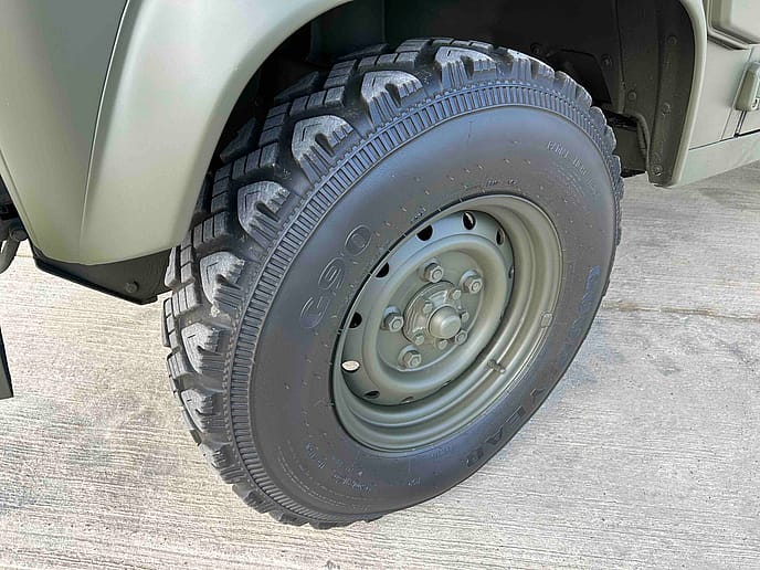 Land Rover TUL Wolf 90 2.5lt 300Tdi : Hard Top LHD - Gallery image 19