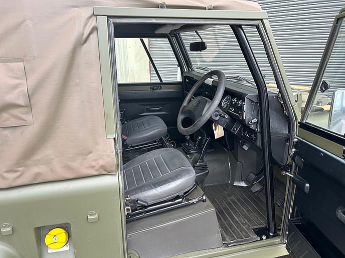 Land Rover TUL Wolf 90: Soft Top RHD - Gallery image 18