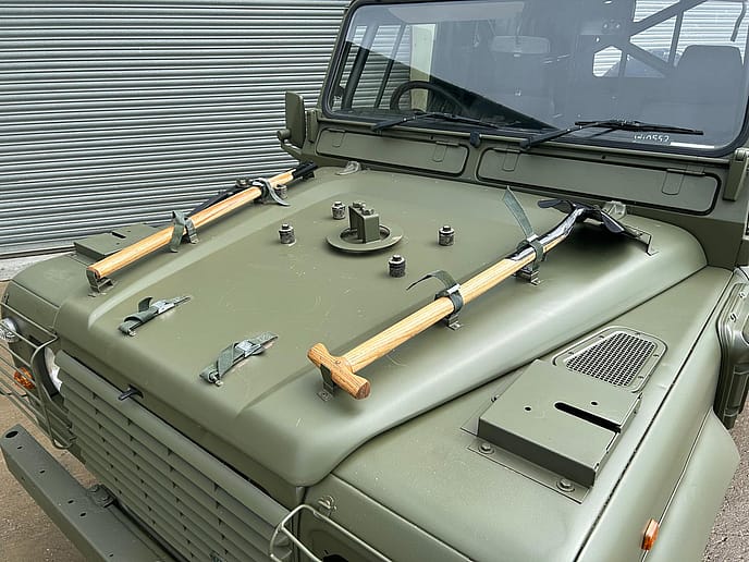 Land Rover TUL Wolf 90: Soft Top RHD - Gallery image 20