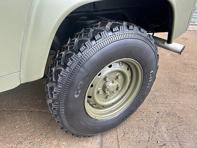 Land Rover TUL Wolf 90: Soft Top RHD - Gallery image 28