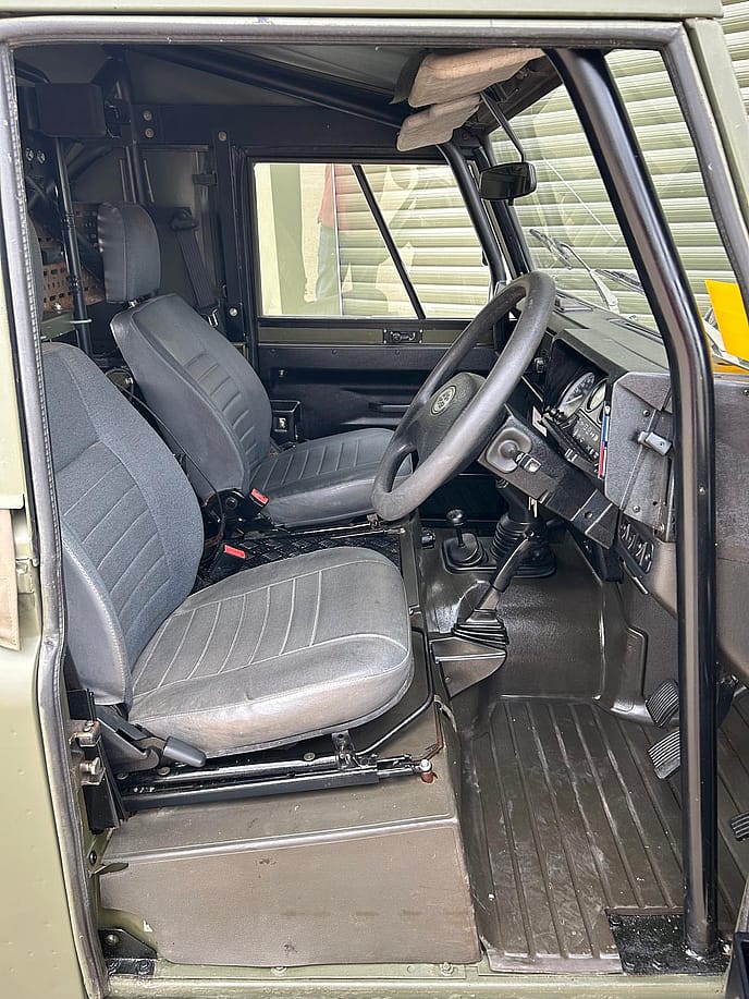 Land Rover TUL Wolf 90: Soft Top RHD - Gallery image 18