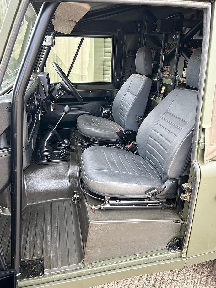 Land Rover TUL Wolf 90: Soft Top RHD - Gallery image 19