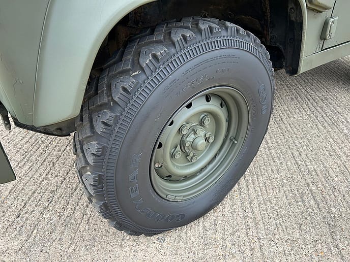 Land Rover TUL Wolf 90: Soft Top RHD - Gallery image 20