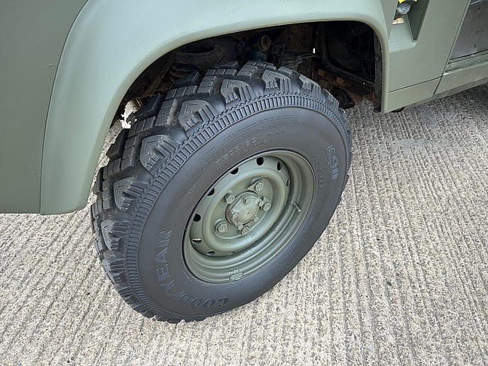 Land Rover TUL Wolf 90: Soft Top RHD - Gallery image 21