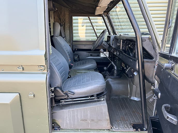 Land Rover TUM Wolf 110: Hard Top LHD - Gallery image 11