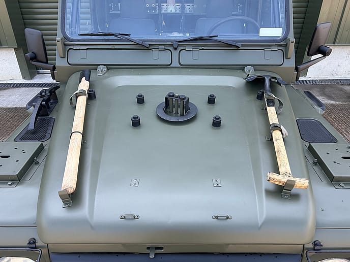 Land Rover TUM Wolf 110: Hard Top LHD - Gallery image 17