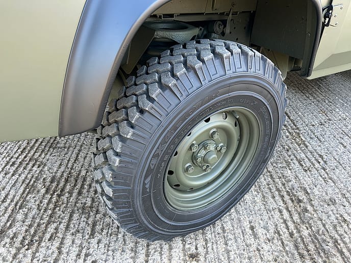 Land Rover TUM Wolf 110: Hard Top LHD - Gallery image 25