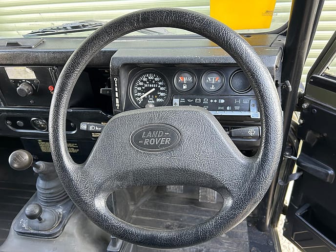 Land Rover Wolf 110 TUM 2.5lt 300Tdi Soft Top RHD - Gallery image 13