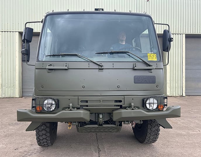 Leyland DAF 5000 litre 4x4 Aircraft Refuelling Tanker LHD - Gallery image 2