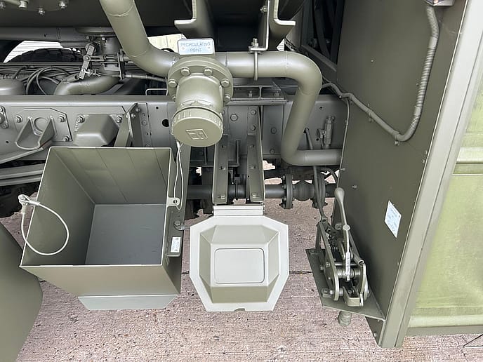 Leyland DAF 5000 litre 4x4 Aircraft Refuelling Tanker LHD - Gallery image 22
