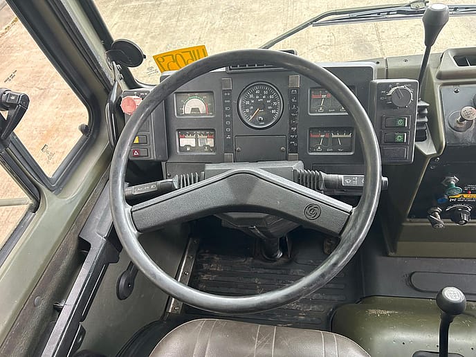 Leyland DAF 5000 litre 4x4 Aircraft Refuelling Tanker LHD - Gallery image 30