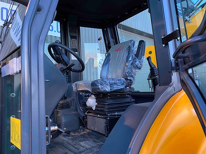 Mahindra: VX90 4X4 Earth Master Backhoe Loader - Gallery image 21