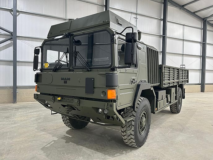 MAN HX60 : 4x4 Flatbed truck - Gallery image 3