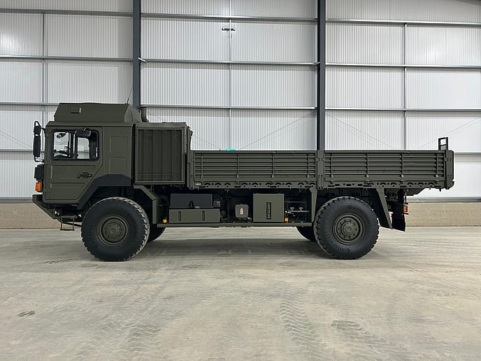 MAN HX60 : 4x4 Flatbed truck - Gallery image 4
