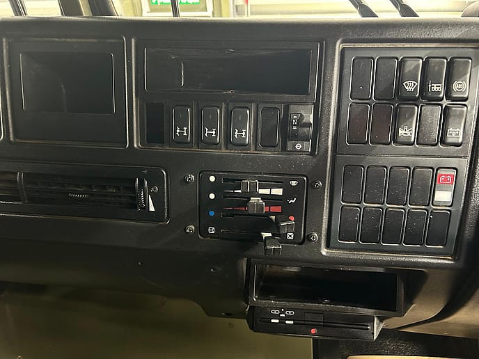 MAN HX60 : 4x4 Flatbed truck - Gallery image 15