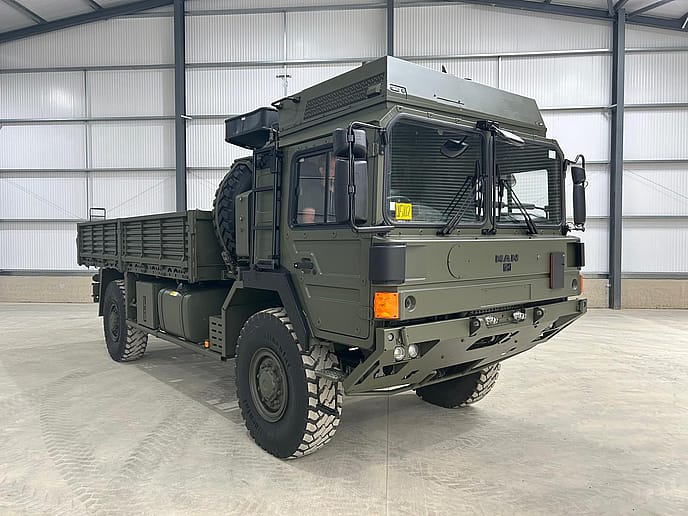 MAN HX60 : 4x4 Flatbed truck - Gallery image 3