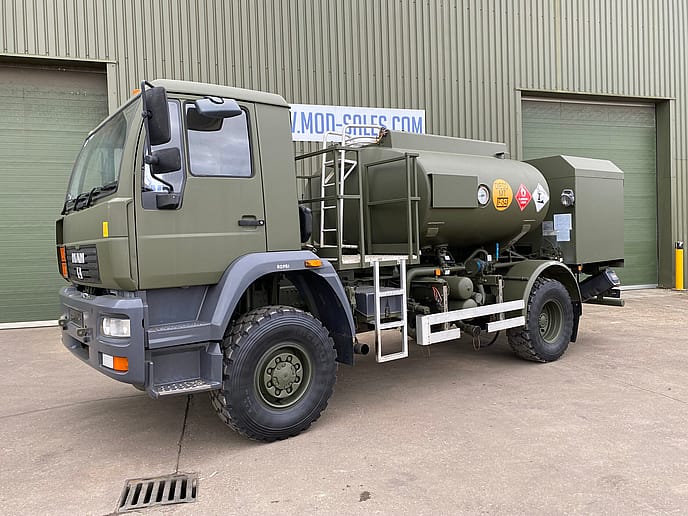 MAN LE 14.220 5000 litre 4x4 Tanker/Refueller RHD - Gallery image 1