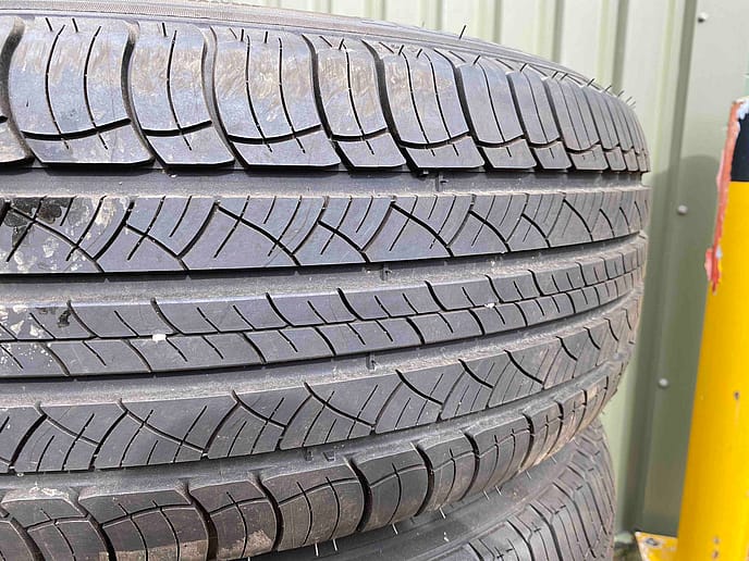 Michelin: 255/70R18 Latitude Tour HP LR Defender Rims - Gallery image 11