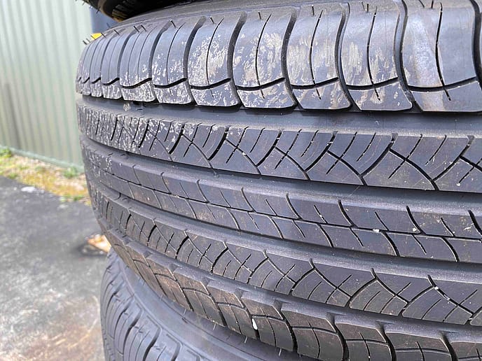 Michelin: 255/70R18 Latitude Tour HP LR Defender Rims - Gallery image 12