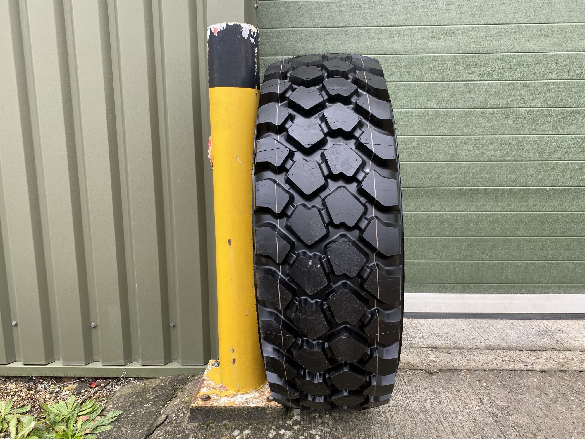 Michelin 395/85R20 XZL Tyre, Unused - Gallery image 1