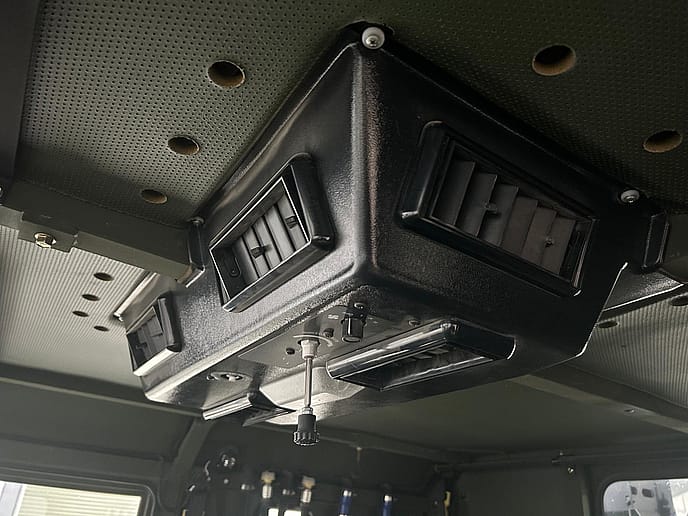 Oshkosh M1070 8x8 Heavy Equipment Transporter System (HETS) - Gallery image 13