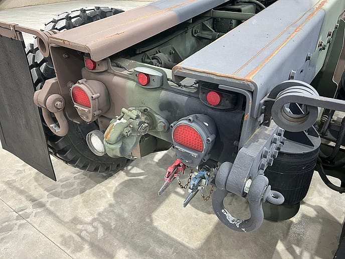 Oshkosh M1070 8x8 Heavy Equipment Transporter System (HETS) - Gallery image 22