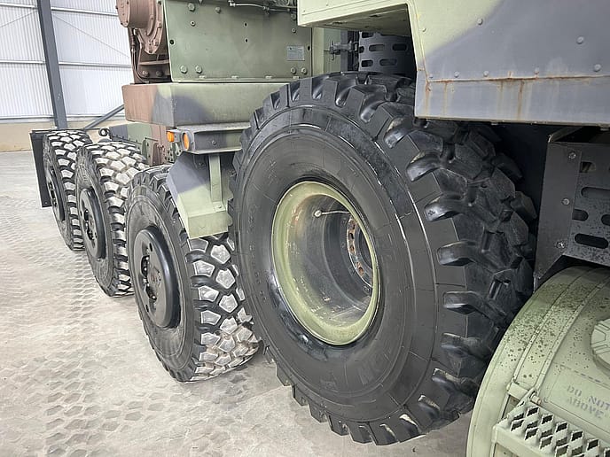 Oshkosh M1070 8x8 Heavy Equipment Transporter System (HETS) - Gallery image 26