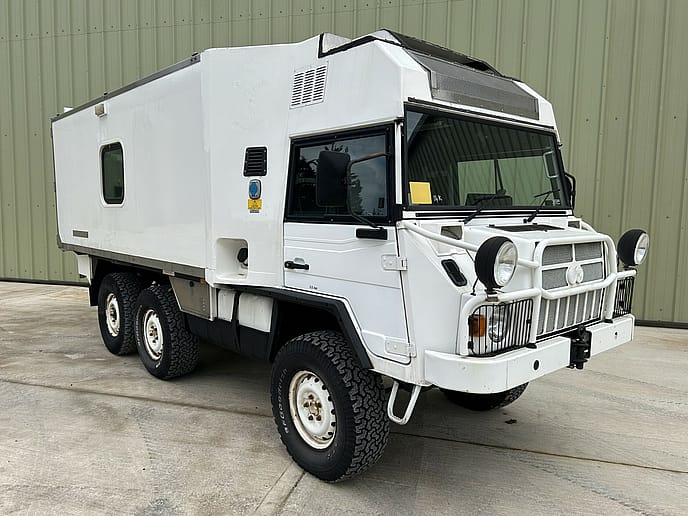 Pinzgauer: 718 6x6 Ambulance TMV RHD - Featured image