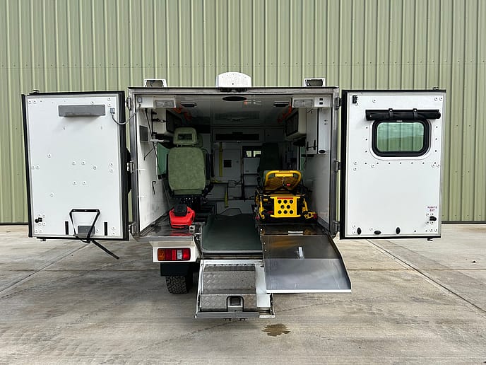 Pinzgauer: 718 6x6 Ambulance TMV RHD - Gallery image 11