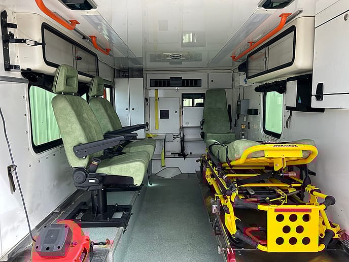Pinzgauer: 718 6x6 Ambulance TMV RHD - Gallery image 13