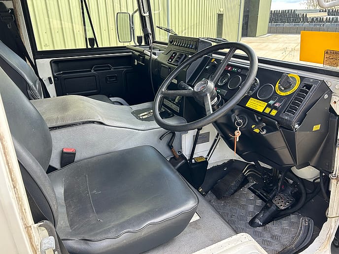 Pinzgauer: 718 6x6 Ambulance TMV RHD - Gallery image 17