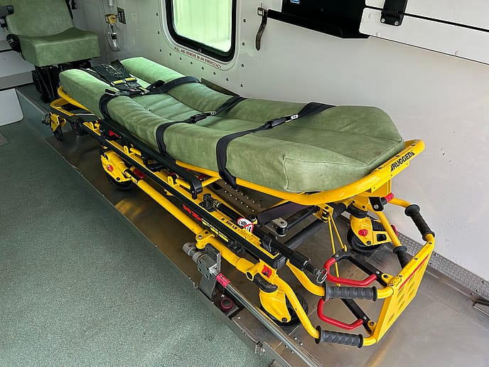 Pinzgauer: 718 6x6 Ambulance TMV RHD - Gallery image 21