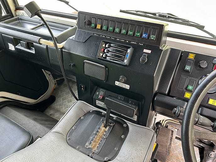 Pinzgauer: 718 6x6 Ambulance TMV RHD - Gallery image 27