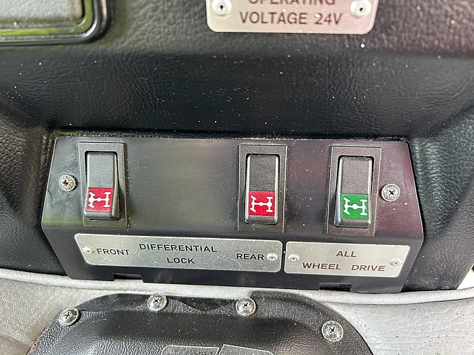 Pinzgauer: 718 6x6 Ambulance TMV RHD - Gallery image 28