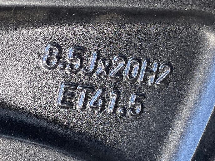 Pirelli 255/60R20 Scorpion c/w Diamond Turned Alloys - Gallery image 8