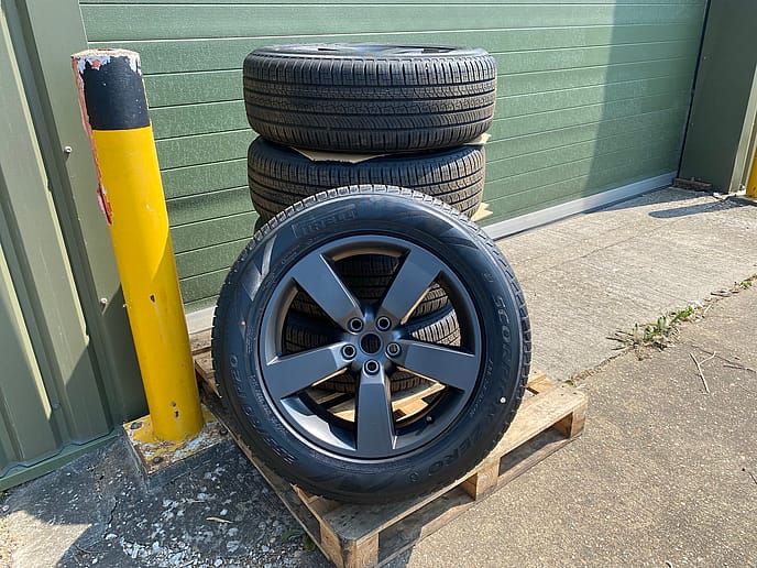 Pirelli 255/60R20 Scorpion c/w 5 Spoke - Featured image