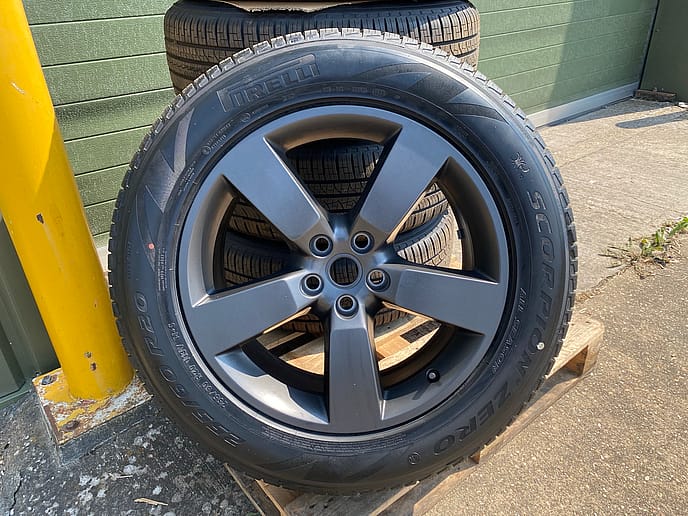 Pirelli 255/60R20 Scorpion c/w 5 Spoke - Gallery image 4