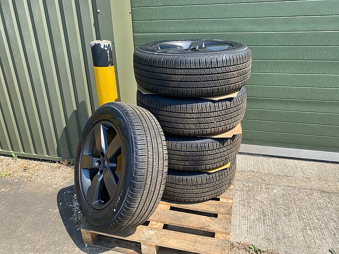 Pirelli 255/60R20 Scorpion c/w 5 Spoke - Gallery image 3