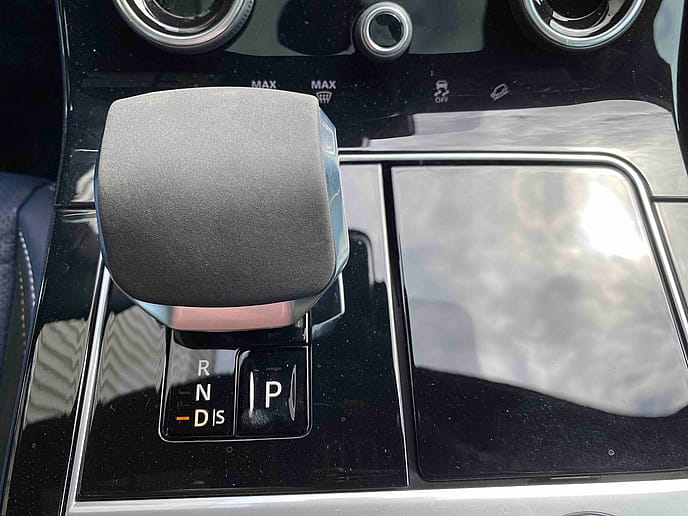 Range Rover: Velar P400 R Dynamic S LHD - Gallery image 17