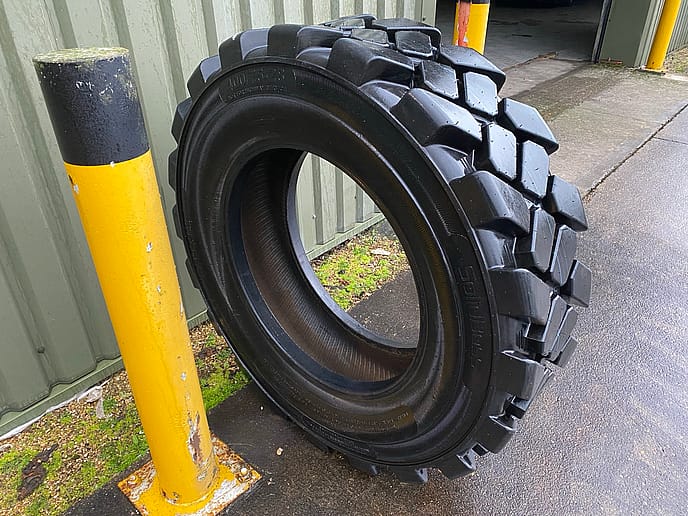 Solidboss 400/75-28 Tyres - Gallery image 3