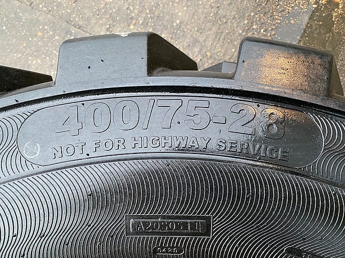 Solidboss 400/75-28 Tyres - Gallery image 7